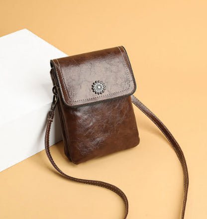 Compact everyday crossbody bag with modern fashion design